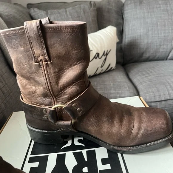 Frye Boots Men display picture 1